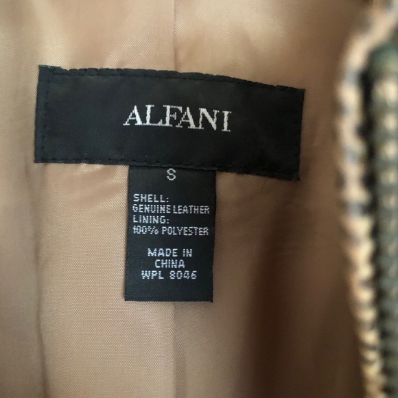 Holiday SALE price drop Beautiful Macys Alfani snakeskin jacket - Picture 5 of 5